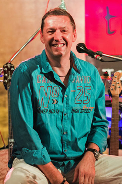 Ingo Sibert mit der Eventband time4music auf der Bühne